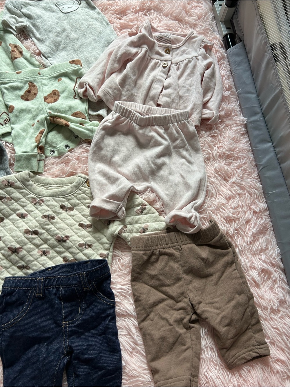 Newborn Carter's Outfit Bundle - Picture 3 of 14